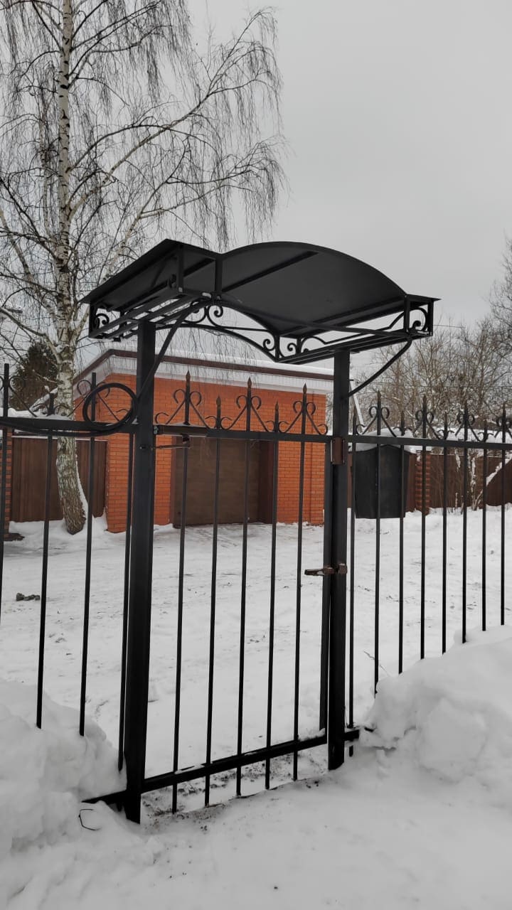 Козырёк для деревянного дома
