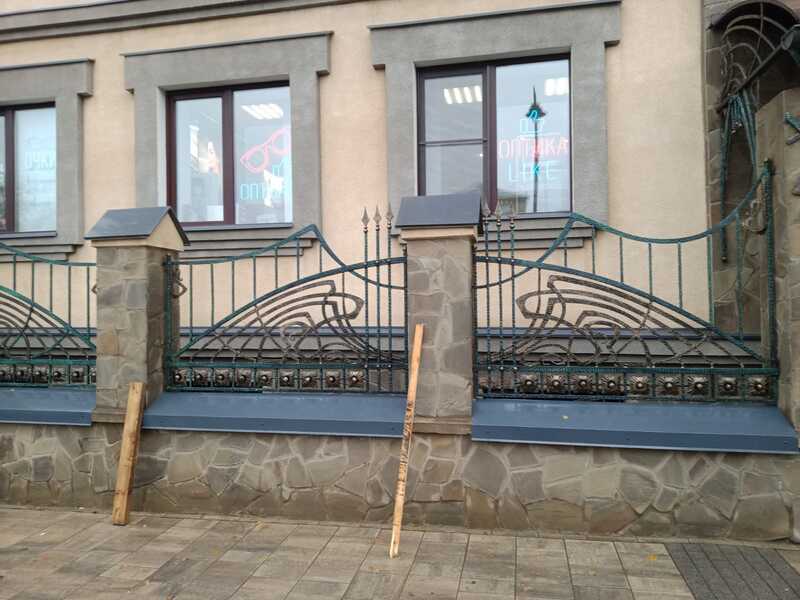 Кованый забор с патиной