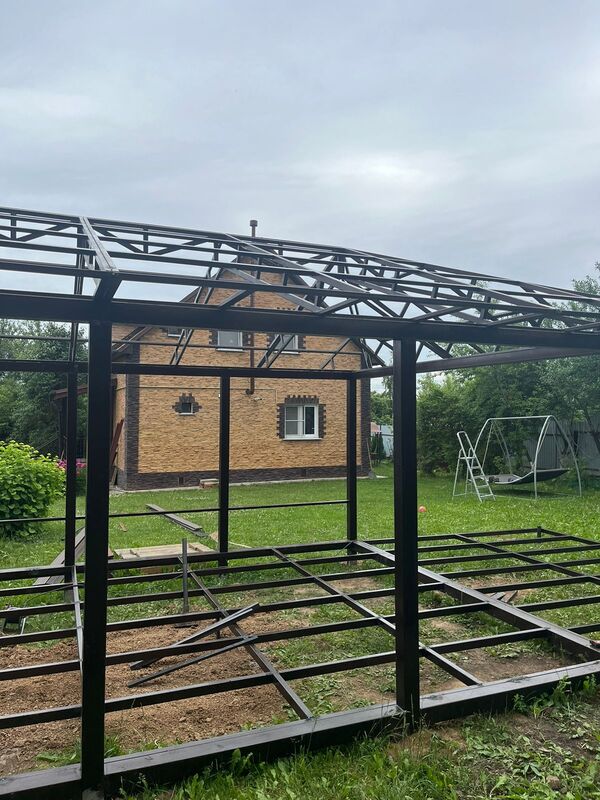 Металлический каркас веранды с остеклением