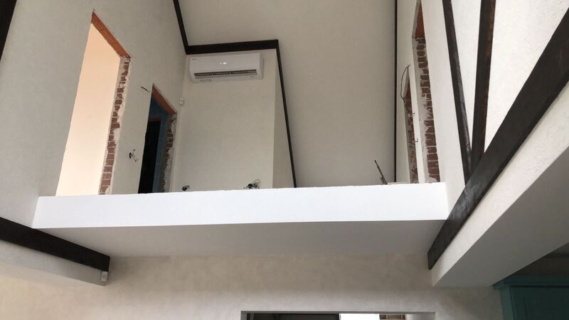 Кованые перила и ограждение второго света с растительным орнаментом