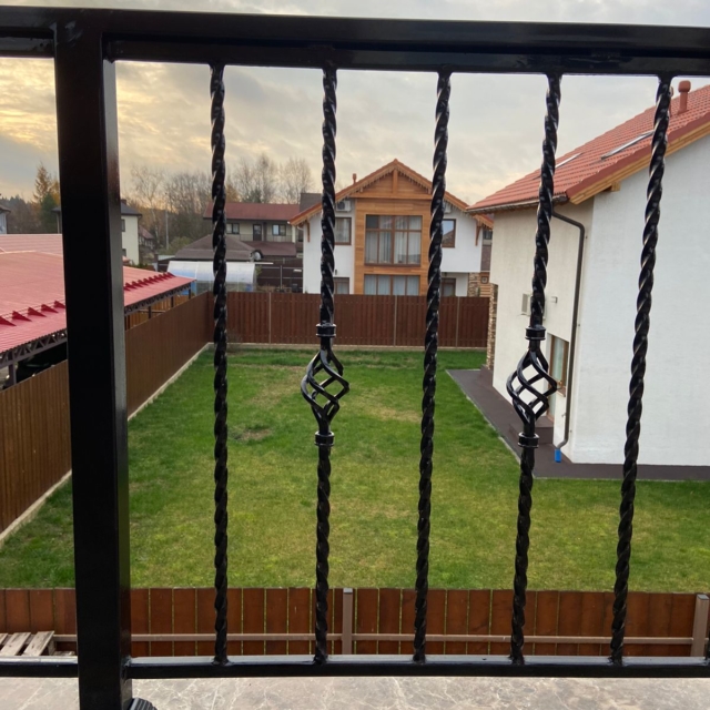Кованые ограждения на балкон