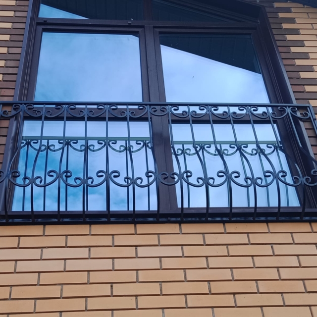 Кованый французский балкон