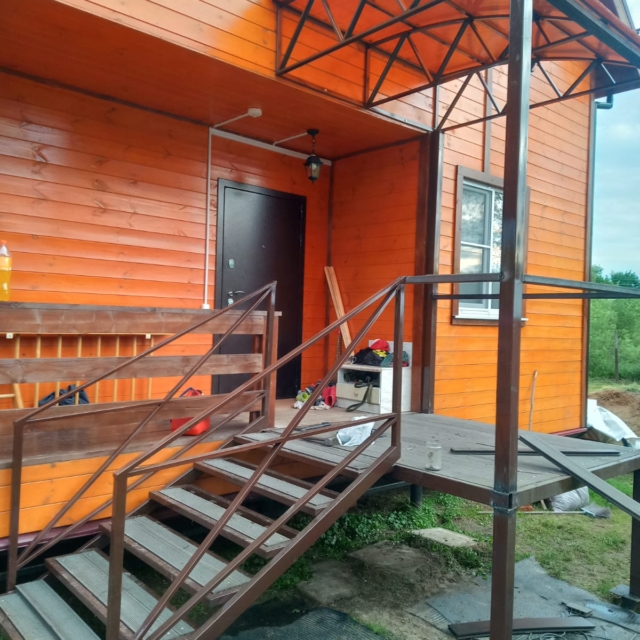 Пристроенное крыльцо с навесом
